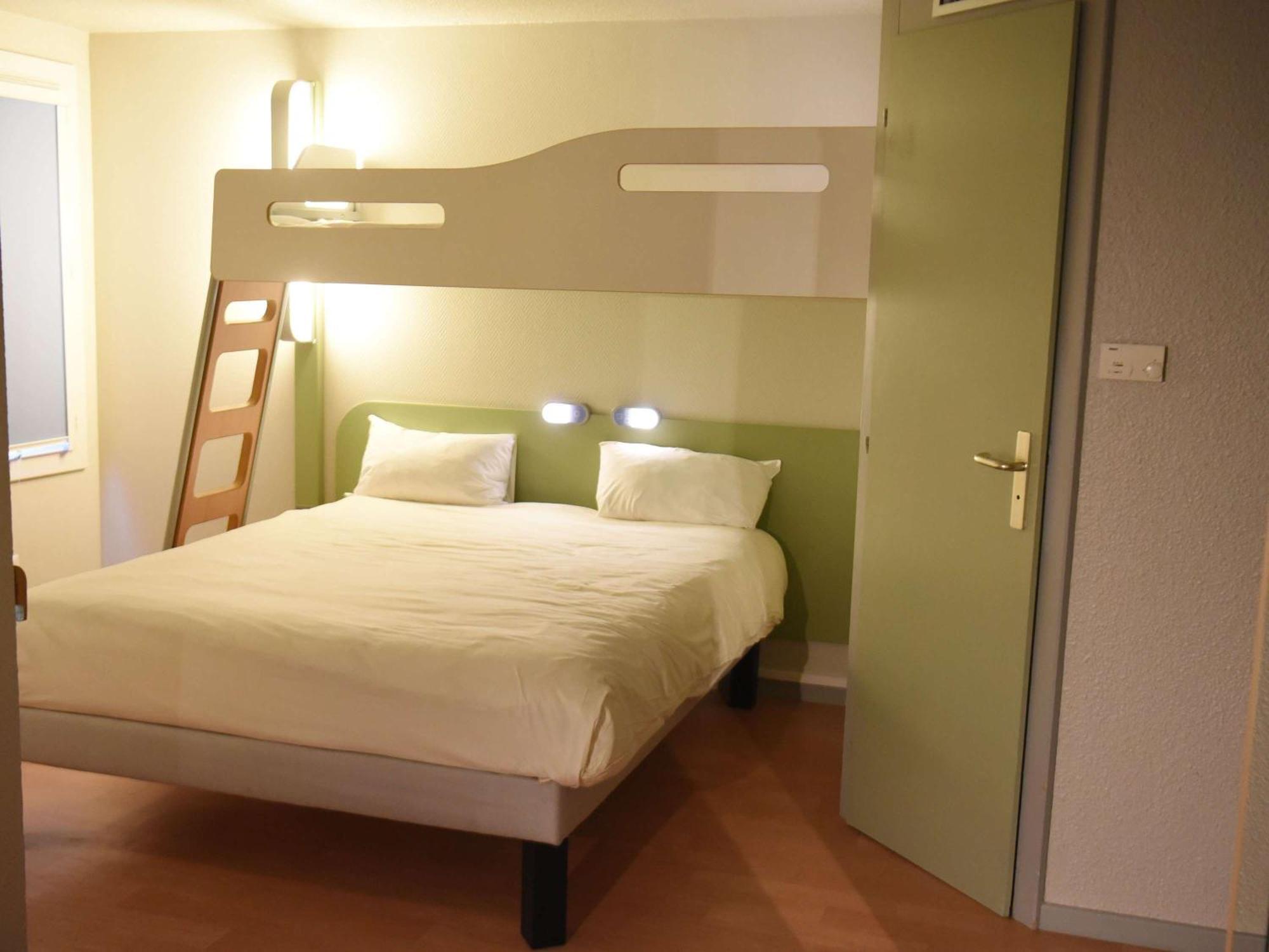 Hotel Ibis Budget Laval Bonchamp Les Laval Екстер'єр фото