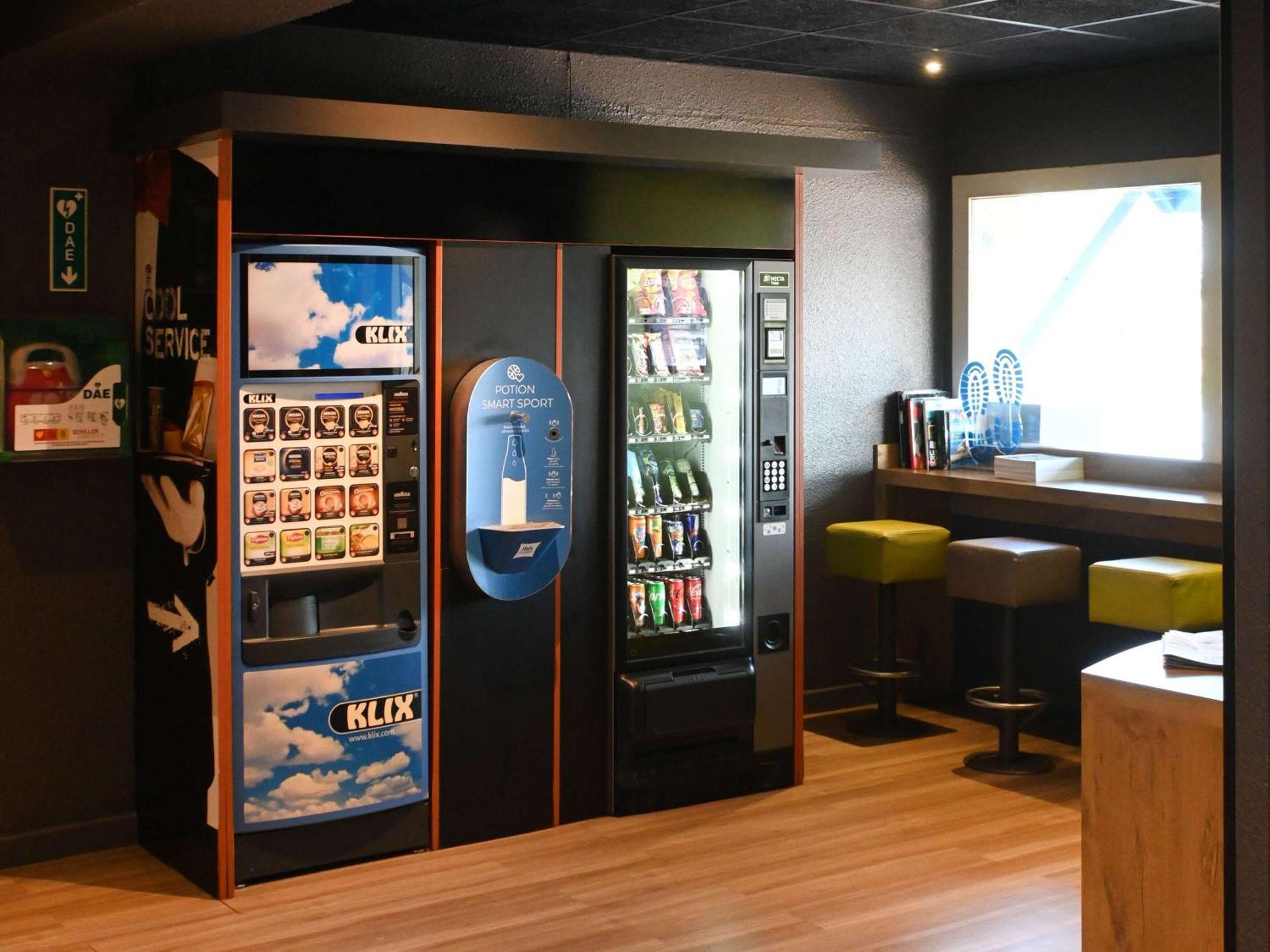 Hotel Ibis Budget Laval Bonchamp Les Laval Екстер'єр фото