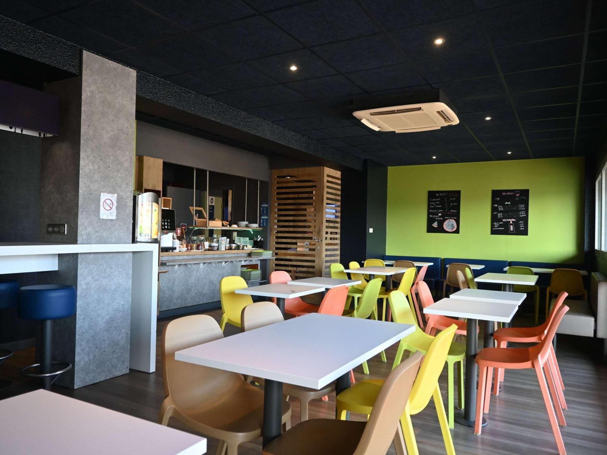 Hotel Ibis Budget Laval Bonchamp Les Laval Екстер'єр фото