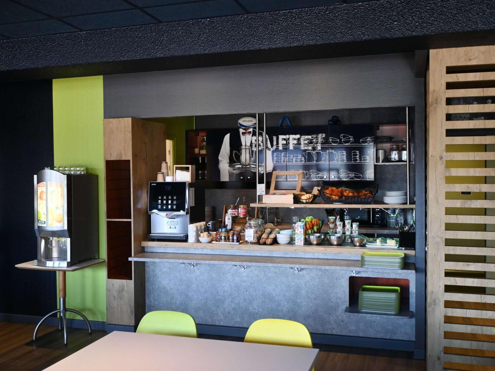 Hotel Ibis Budget Laval Bonchamp Les Laval Екстер'єр фото