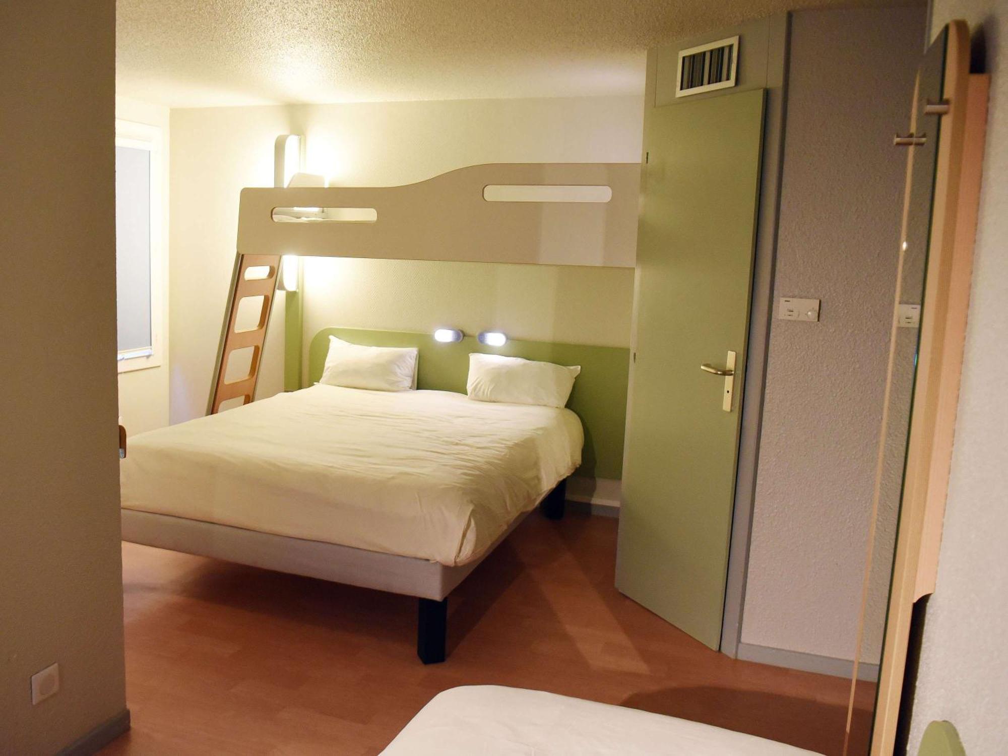 Hotel Ibis Budget Laval Bonchamp Les Laval Екстер'єр фото