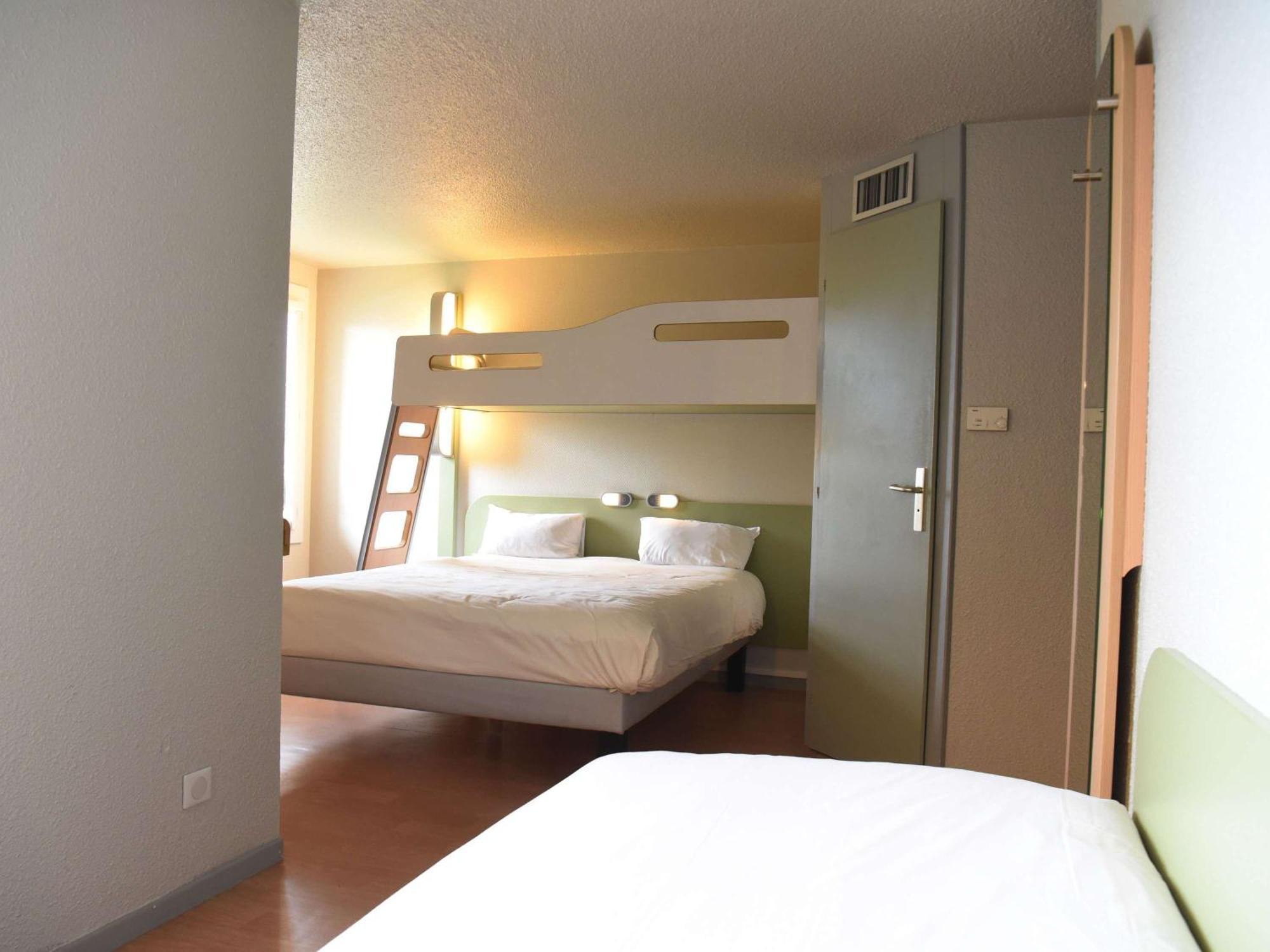Hotel Ibis Budget Laval Bonchamp Les Laval Екстер'єр фото