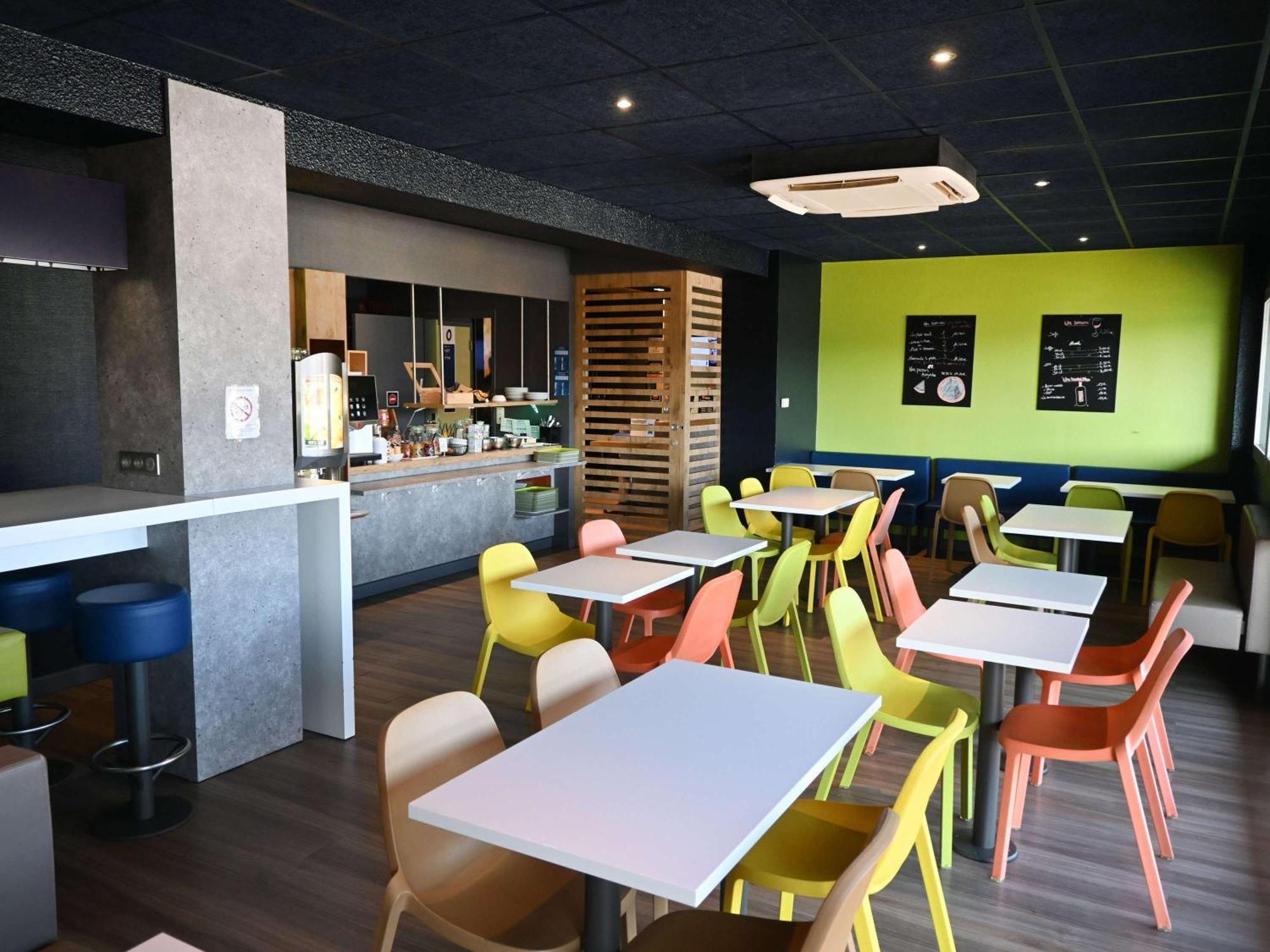 Hotel Ibis Budget Laval Bonchamp Les Laval Екстер'єр фото