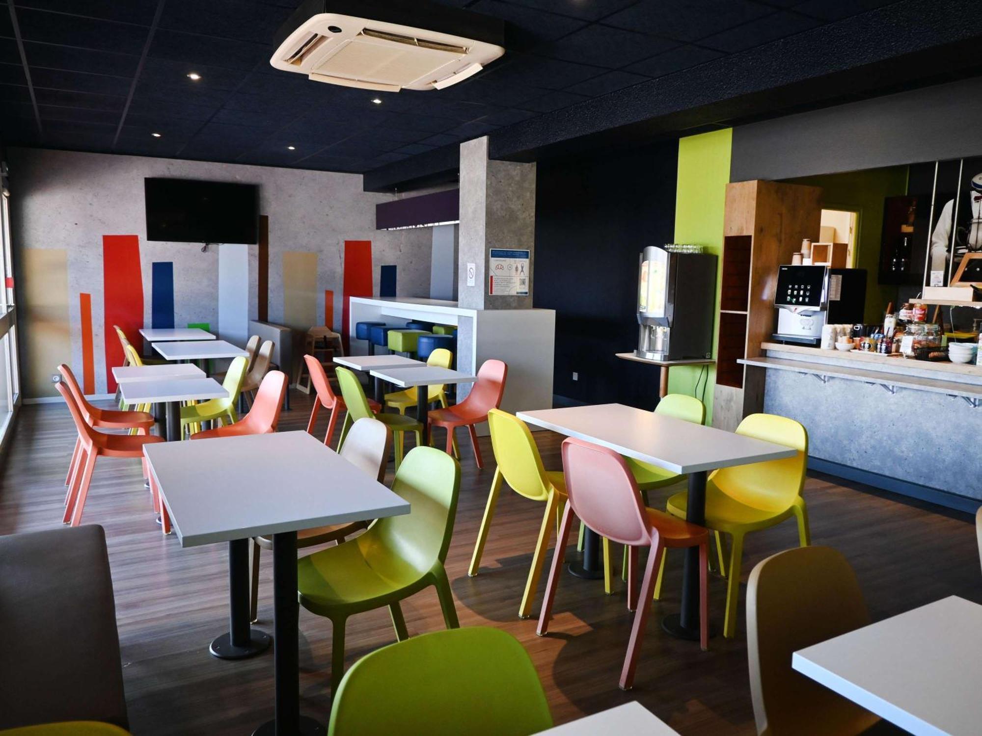 Hotel Ibis Budget Laval Bonchamp Les Laval Екстер'єр фото