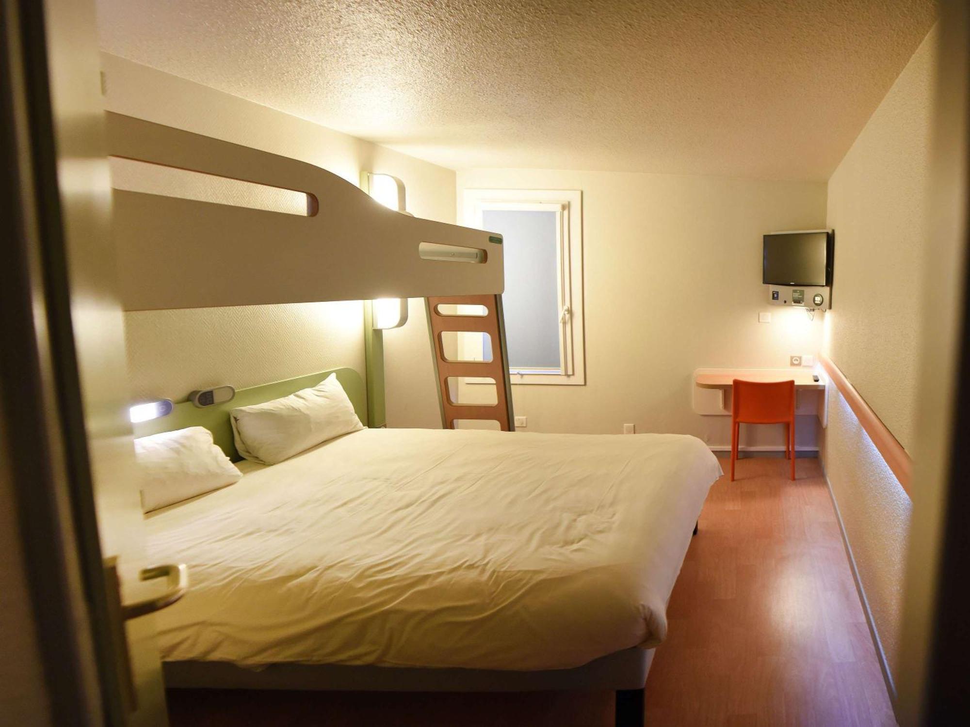 Hotel Ibis Budget Laval Bonchamp Les Laval Екстер'єр фото