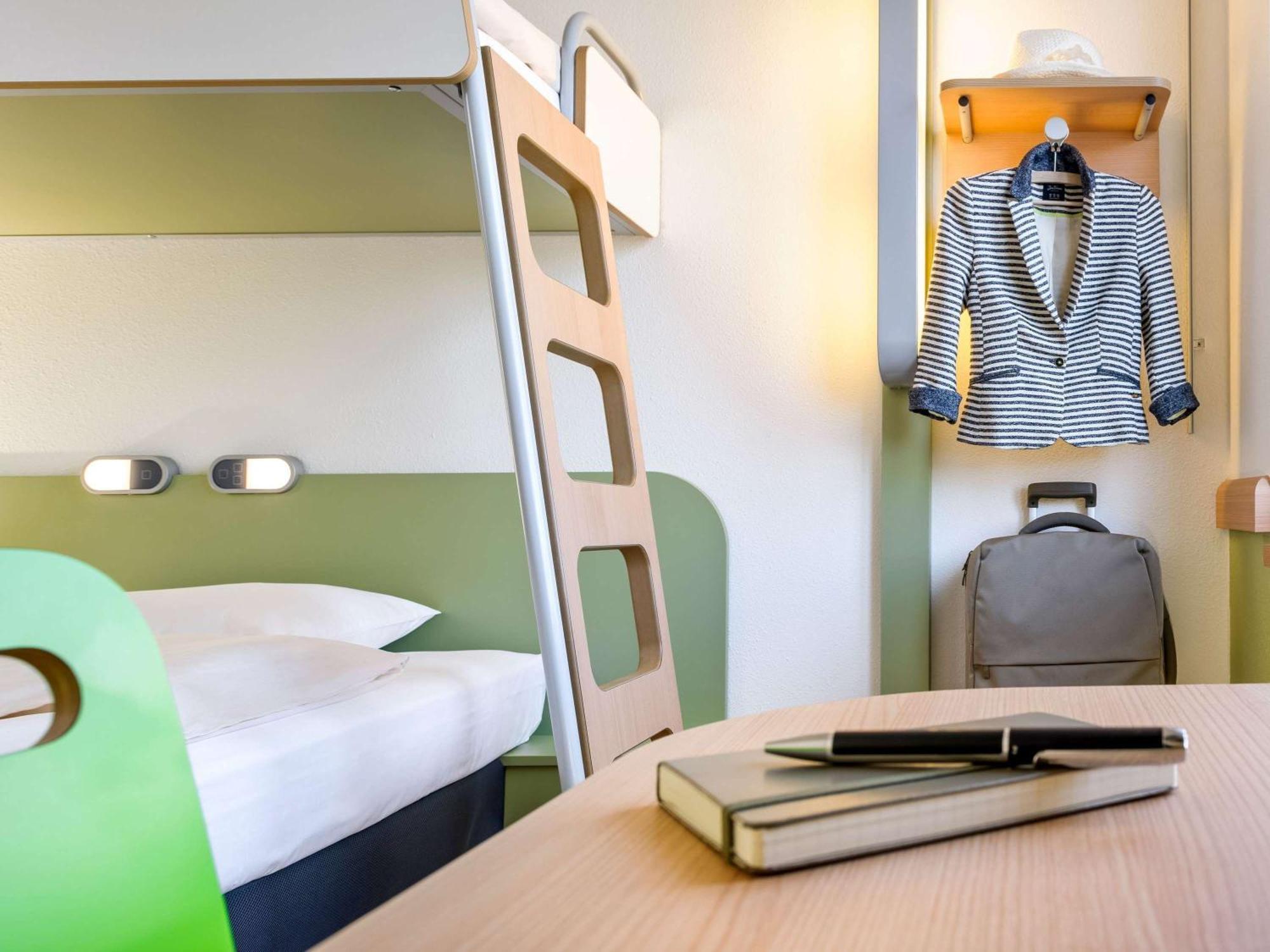 Hotel Ibis Budget Laval Bonchamp Les Laval Екстер'єр фото