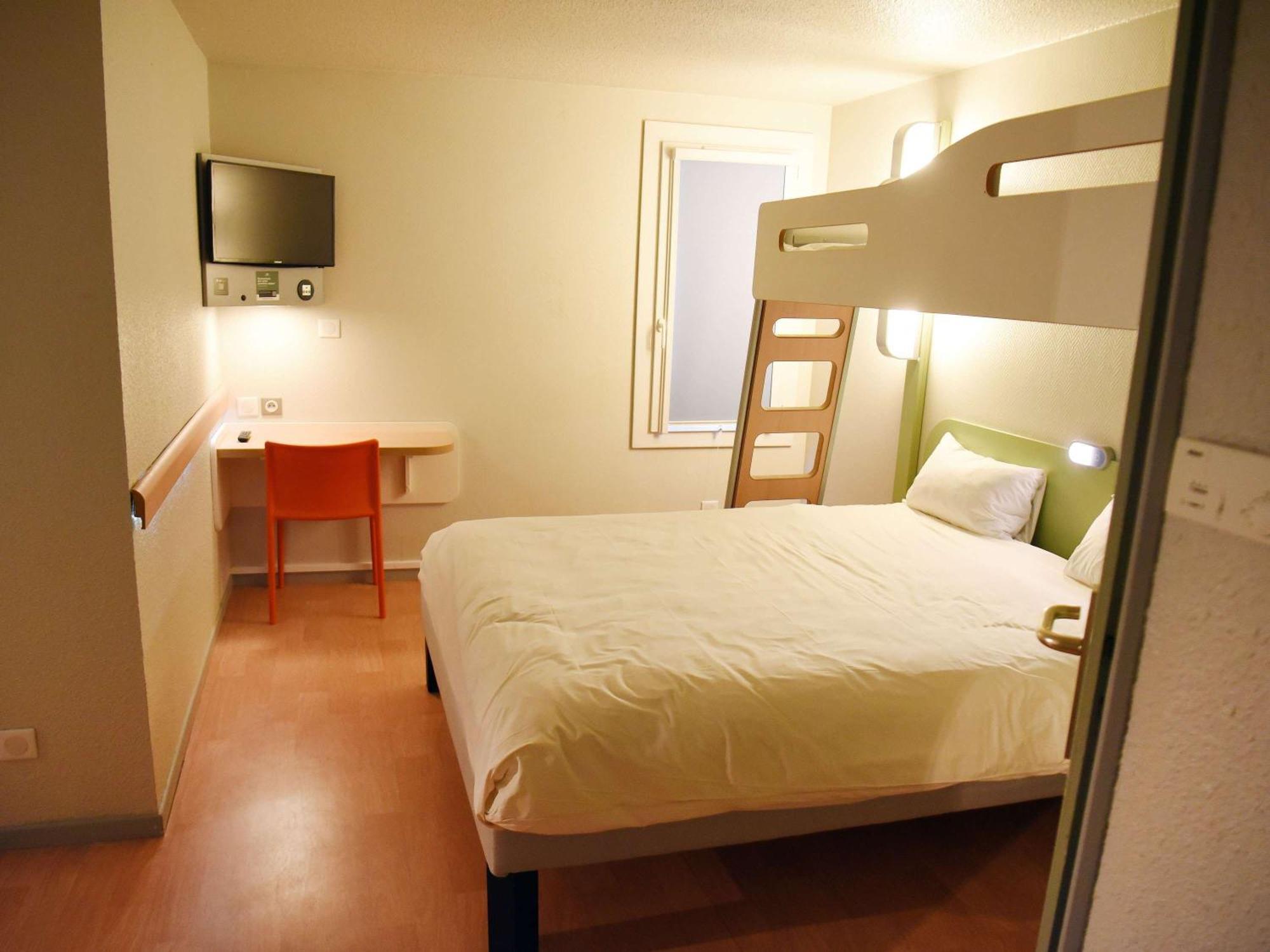 Hotel Ibis Budget Laval Bonchamp Les Laval Екстер'єр фото