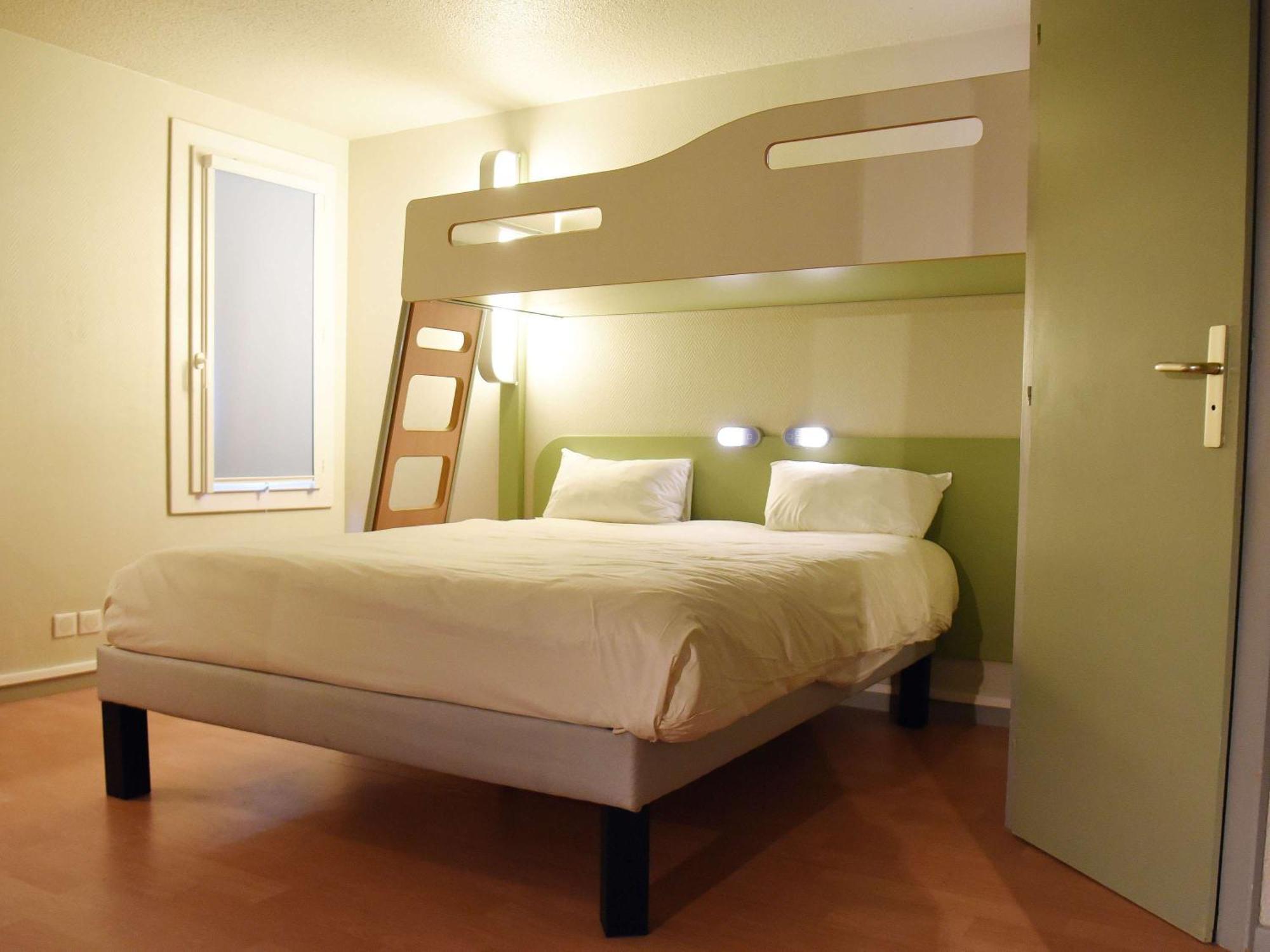 Hotel Ibis Budget Laval Bonchamp Les Laval Екстер'єр фото