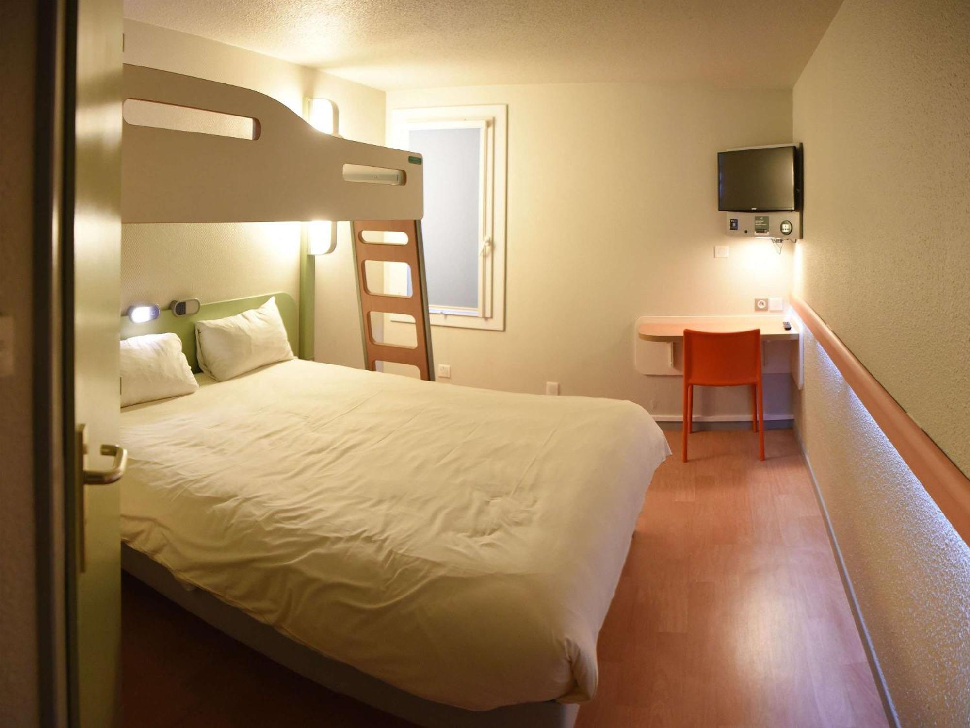 Hotel Ibis Budget Laval Bonchamp Les Laval Екстер'єр фото