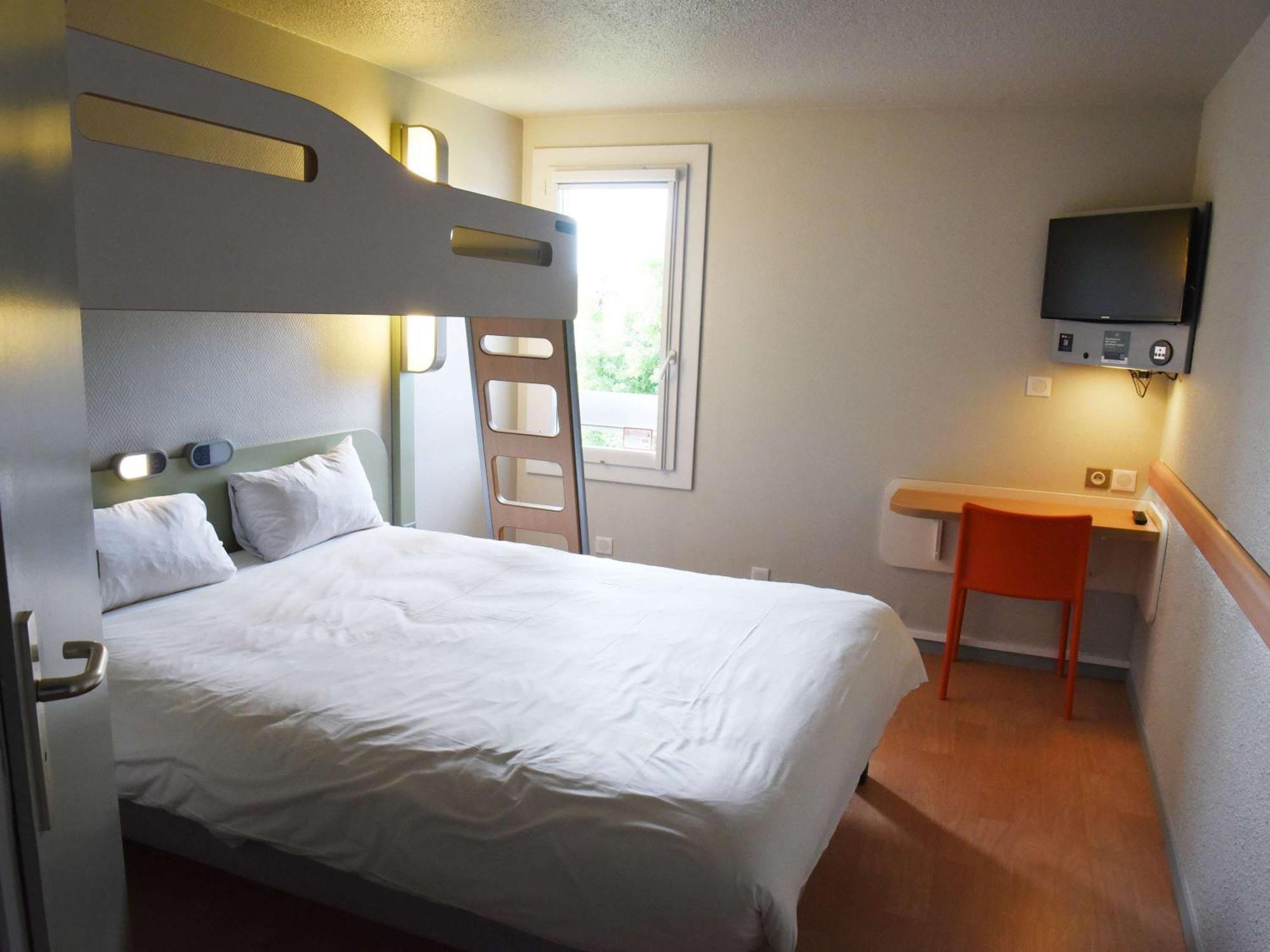 Hotel Ibis Budget Laval Bonchamp Les Laval Екстер'єр фото