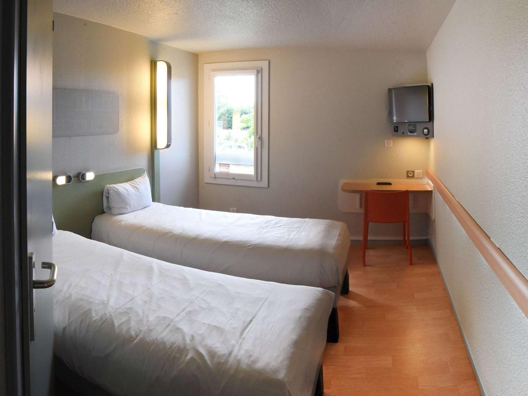 Hotel Ibis Budget Laval Bonchamp Les Laval Екстер'єр фото