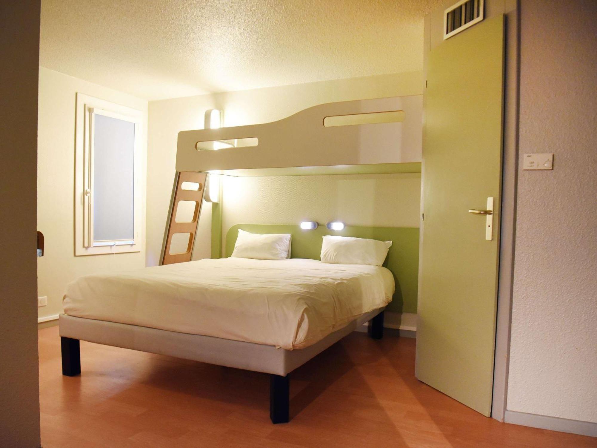 Hotel Ibis Budget Laval Bonchamp Les Laval Екстер'єр фото