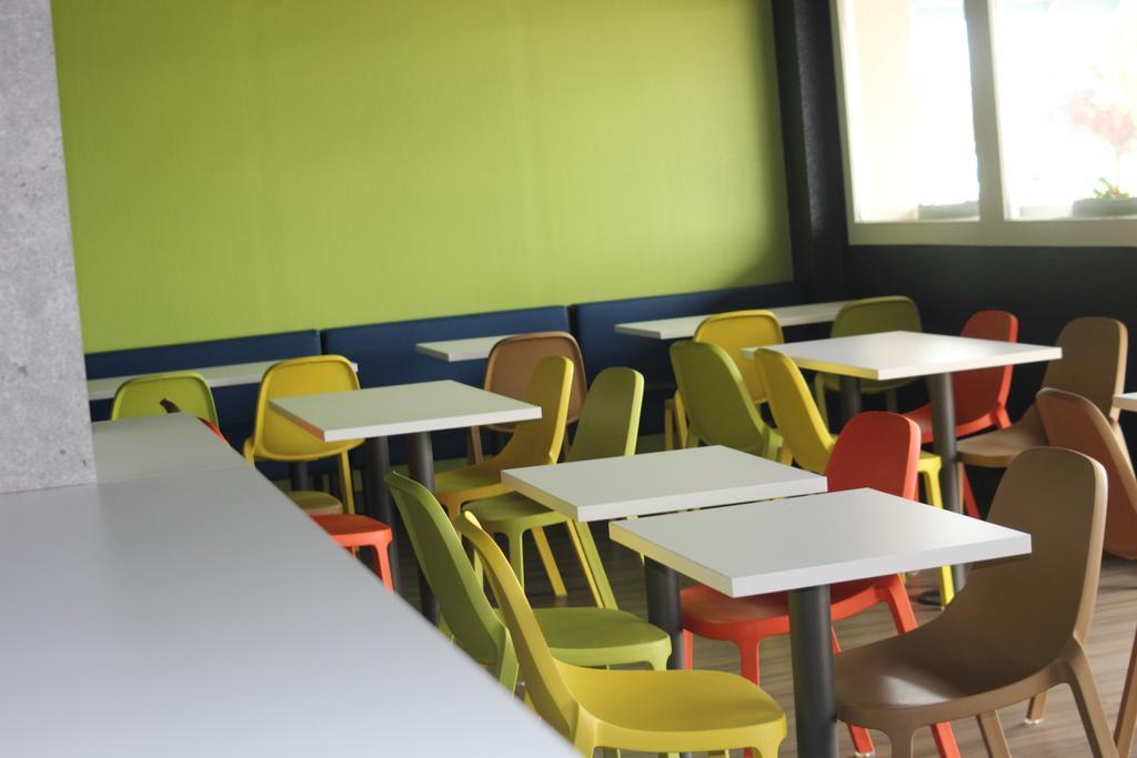 Hotel Ibis Budget Laval Bonchamp Les Laval Екстер'єр фото