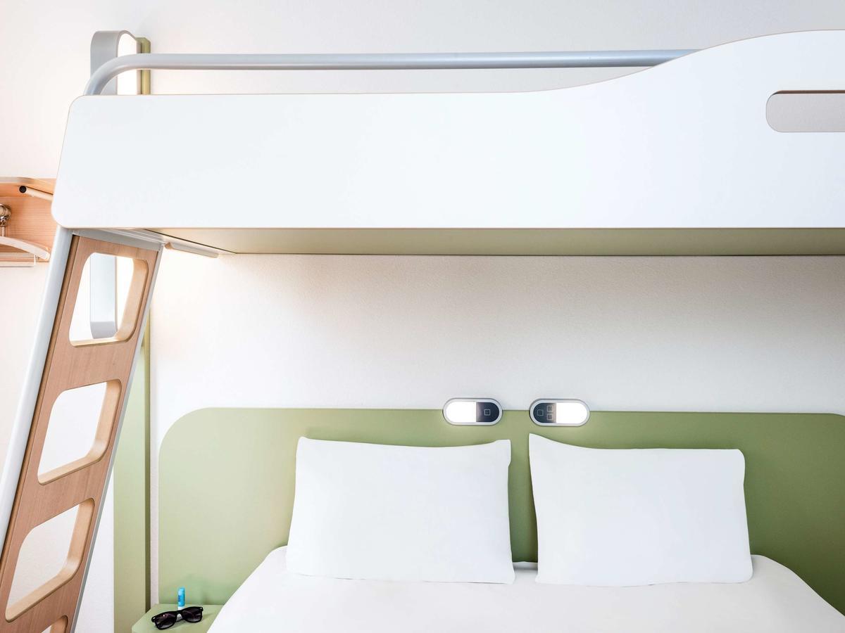 Hotel Ibis Budget Laval Bonchamp Les Laval Екстер'єр фото