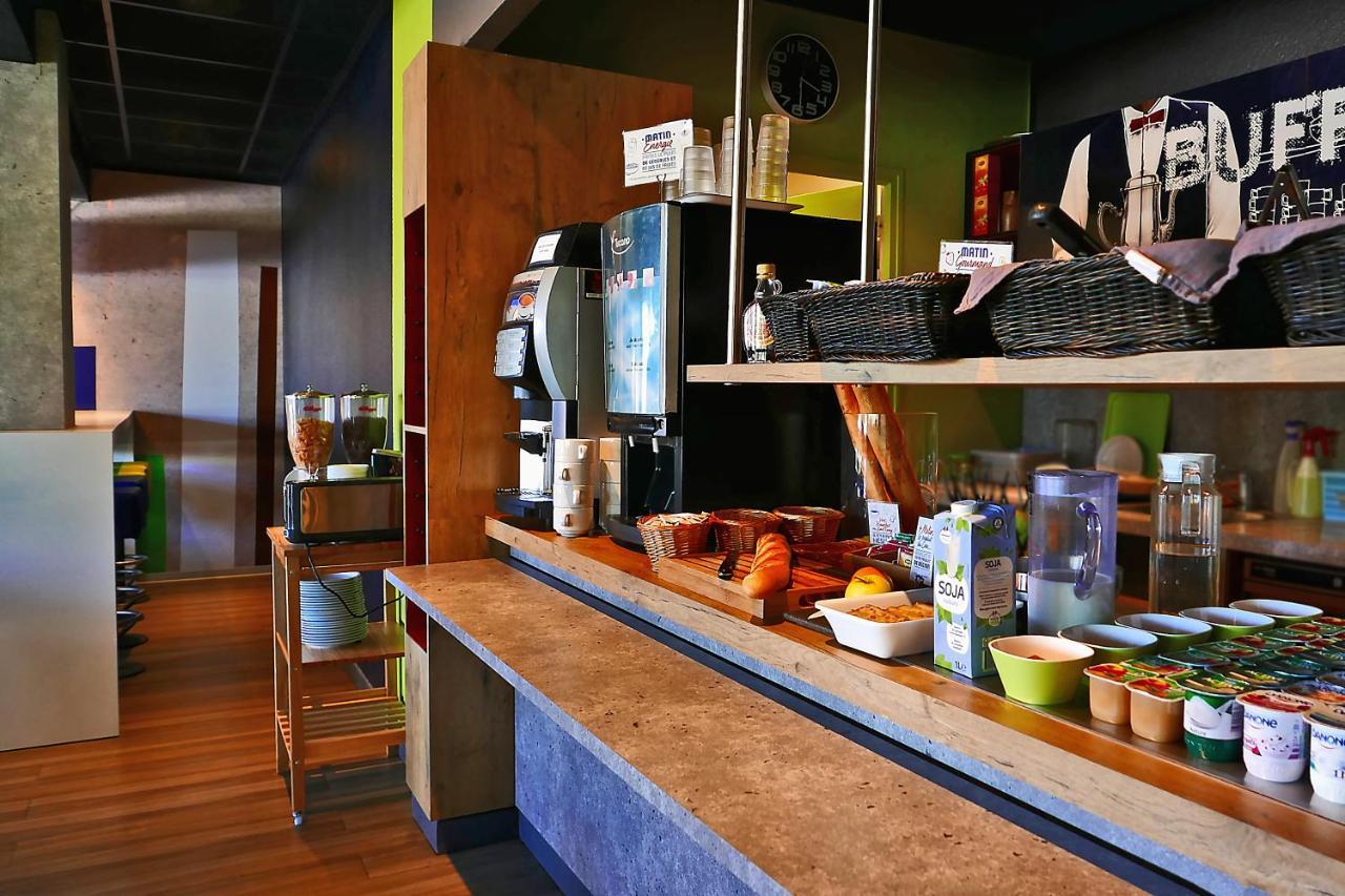 Hotel Ibis Budget Laval Bonchamp Les Laval Екстер'єр фото